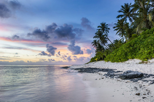 Pantai Baruna. Foto hanya ilustrasi bukan tempat sebenarnya. Sumber foto: Unsplash/Andrew Coelho