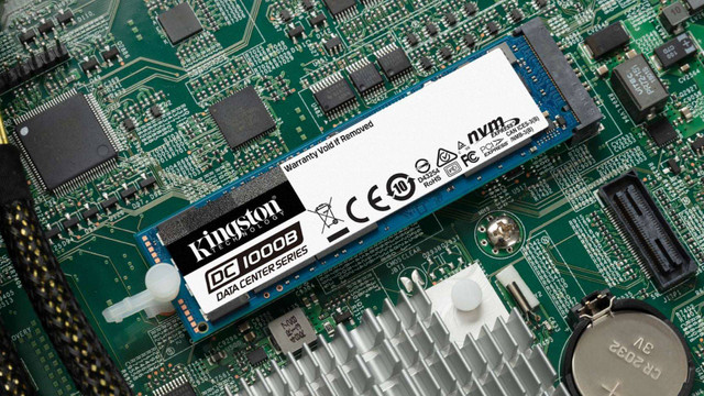 Ilustrasi SSD terbaik untuk server. Foto: Kingston