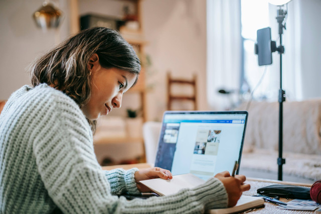 Aplikasi belajar bahasa Inggris dapat membantu penggunanya untuk belajar bahasa Inggris dengan mudah. Foto: Pexels.com