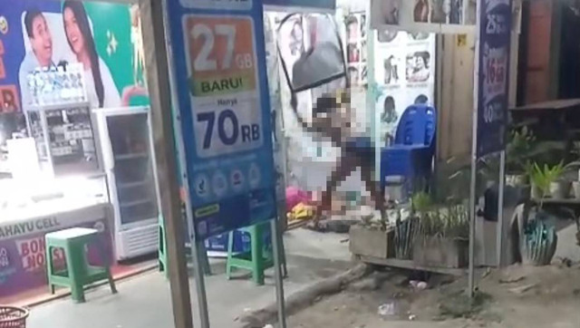 Warian di Kendari terekam sedang menganiaya korban di sebuah salon.