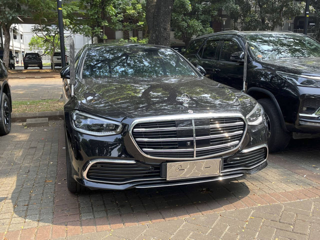 Mercedes-Benz S450 yang akan digunakan untuk tamu saat pelantikan presiden dan wakil presiden. Foto: Fitra Andrianto/kumparan