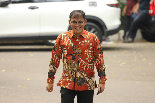 Wakil Ketua Dewan Pakar TKN Prabowo-Gibran Budiman Sudjatmiko mendatangi kediaman Presiden terpilih Prabowo Subianto di Jalan Kertanegara, Jakarta Selatan, Selasa (15/10/2024). Foto: Iqbal Firdaus/kumparan