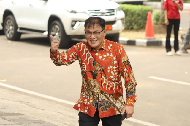 Wakil Ketua Dewan Pakar TKN Prabowo-Gibran Budiman Sudjatmiko mendatangi kediaman Presiden terpilih Prabowo Subianto di Jalan Kertanegara, Jakarta Selatan, Selasa (15/10/2024). Foto: Iqbal Firdaus/kumparan