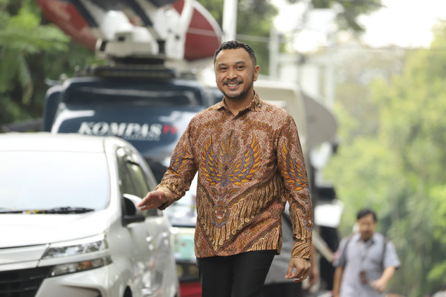 Dewan Pembina PSI Giring Ganesha berjalan saat tiba di kediaman presiden terpilih Prabowo Subianto, Kertanegara, Jakarta Selatan, Selasa (15/10/2024). Foto: Iqbal Firdaus/kumparan