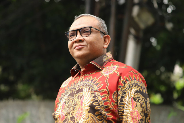 Wamenaker Afriansyah Noor mendatangi kediaman Presiden terpilih Prabowo Subianto di Jalan Kertanegara, Jakarta Selatan, Selasa (15/10/2024). Foto: Iqbal Firdaus/kumparan