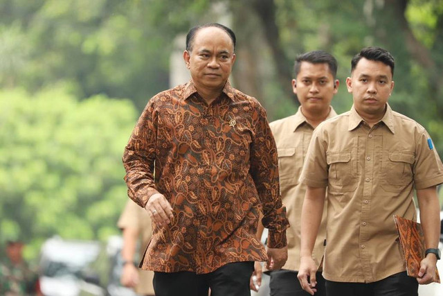 Menkominfo Budi Arie Setiadi mendatangi kediaman Presiden terpilih Prabowo Subianto di Jalan Kertanegara, Jakarta Selatan, Selasa (15/10/2024). Foto: Iqbal Firdaus/kumparan