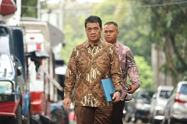 Ahmad Riza Patria mendatangi kediaman Presiden terpilih Prabowo Subianto di Jalan Kertanegara, Jakarta Selatan, Selasa (15/10/2024). Foto: Iqbal Firdaus/kumparan