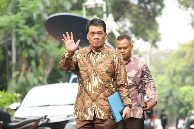 Ahmad Riza Patria mendatangi kediaman Presiden terpilih Prabowo Subianto di Jalan Kertanegara, Jakarta Selatan, Selasa (15/10/2024). Foto: Iqbal Firdaus/kumparan