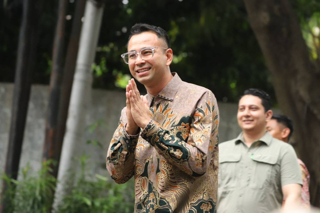 Raffi Ahmad mendatangi kediaman Presiden terpilih Prabowo Subianto di Jalan Kertanegara, Jakarta Selatan, Selasa (15/10/2024). Foto: Iqbal Firdaus/kumparan