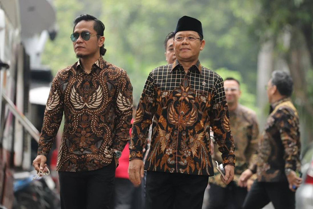 Plt Ketum PPP Muhamad Mardiono dan Gus Miftah mendatangi kediaman Presiden terpilih Prabowo Subianto di Jalan Kertanegara, Jakarta Selatan, Selasa (15/10/2024). Foto: Iqbal Firdaus/kumparan