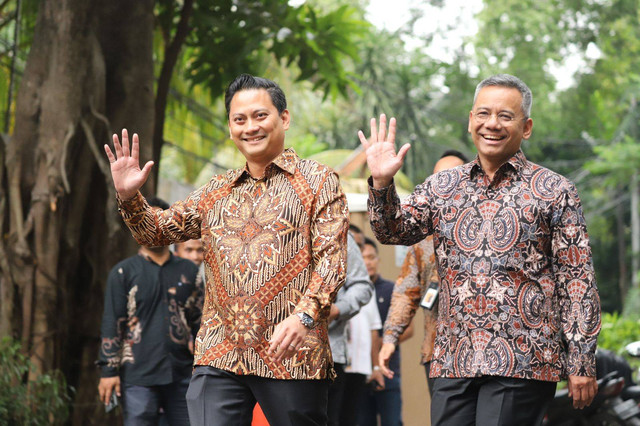 Wamenkeu Thomas Djiwandono dan Suhaisil Nazara mendatangi kediaman Presiden terpilih Prabowo Subianto di Jalan Kertanegara, Jakarta Selatan, Selasa (15/10/2024). Foto: Iqbal Firdaus/kumparan