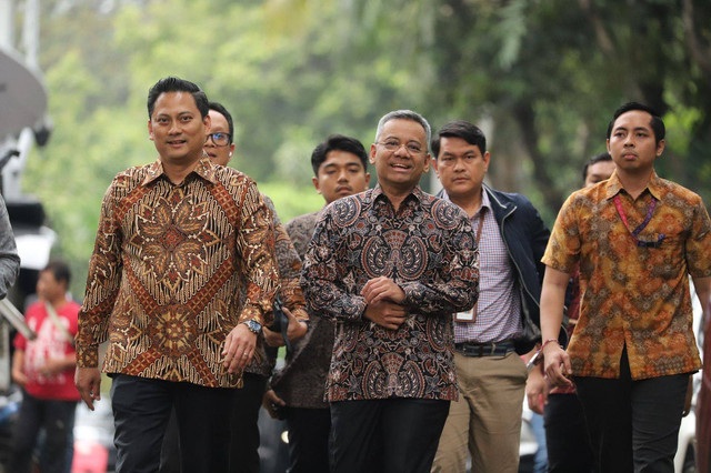 Wamenkeu Thomas Djiwandono dan Suhaisil Nazara mendatangi kediaman Presiden terpilih Prabowo Subianto di Jalan Kertanegara, Jakarta Selatan, Selasa (15/10/2024). Foto: Iqbal Firdaus/kumparan