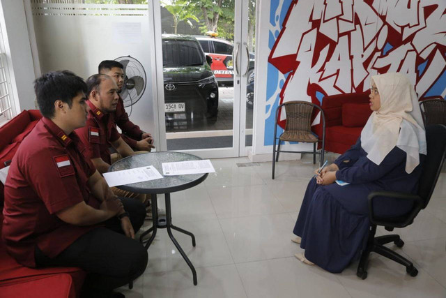 Petugas Kantor Imigrasi kelas I TPI Jogja melakukan operasi Jagratara di perusahaan tempat Warga Negara Asing (WNA) bekerja.Foto: Imigrasi Jogja