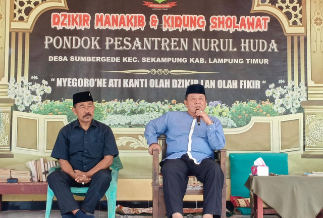 Calon Gubernur Lampung, Arinal Djunaidi dalam pertemuan bersama pimpinan Pondok Pesantren Nurul Huda di Desa Sumbergede, Kecamatan Sekampung, Lampung Timur | Foto : Eka Febriani / Lampung Geh