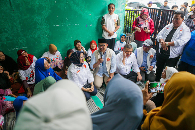 Cagub Jakarta, Ridwan Kamil menyapa warga Kelurahan Papanggo, Kecamatan Tanjung Priok, Jakarta Utara, Selasa (15/10/2024). Foto: Tim Media Ridwan Kamil