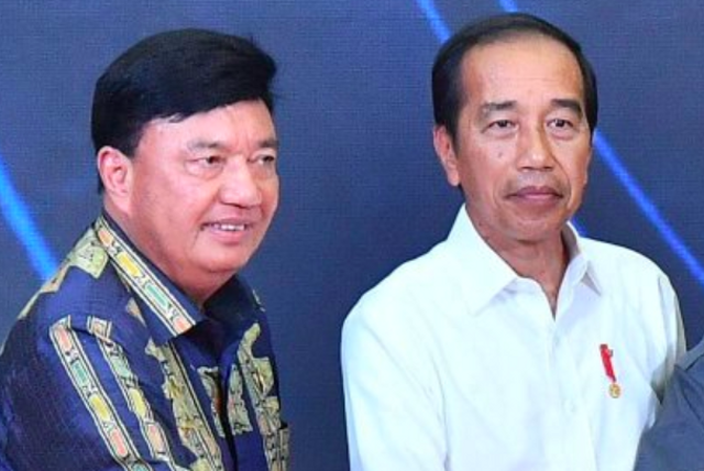 Kepala BIN Budi Gunawan (kiri) bersama Presiden Jokowi meresmikan Aneuk Muda Aceh Unggul Hebat (AMANAH) Youth Creative Hub di Aceh Besar, Selasa (15/10/2024). Foto: X/@jokowi