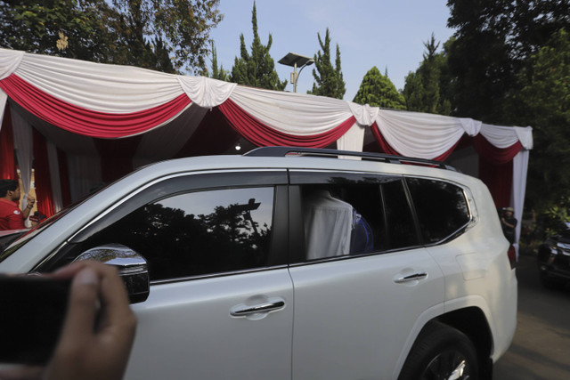 Wakil presiden terpilih Gibran Rakabuming Raka tiba di Hambalang, Citeureup, Kabupaten Bogor, Jawa Barat, Rabu (16/10/2024). Foto: Jamal Ramadhan/kumparan