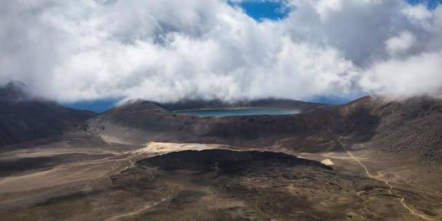 Wisata sekitar Kawah Ijen. Foto hanyalah ilustrasi, bukan tempat sebenarnya. Sumber: Pexels