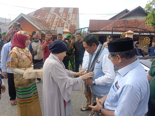 Hugua disambut masyarakat Kota Baubau. Foto: Dok. Istimewa.