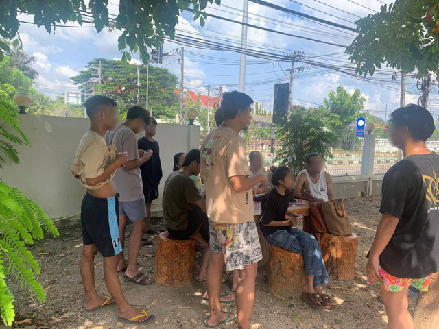 Kementerian Luar Negeri melalui KBRI Yangon dan KBRI Bangkok membebaskan 12 WNI yang diduga menjadi korban Tindak Pidana Perdagangan Orang (TPPO) di wilayah konflik Myawaddy, Myanmar, pada Rabu (16/10/2024). Foto: Dok. Kemlu RI