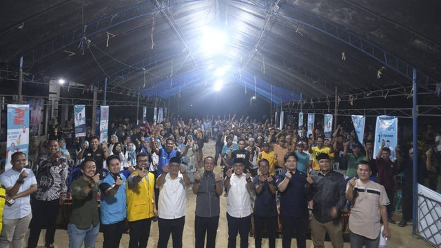 Pasangan Andi Rosman dan dr Baso Rahmanuddin kompak dampingi Cagub Sulsel Andi Sudirman Sulaiman di Desa Simpursia, Kecamatan Pammana. Foto: Dok. Kabar Wajo