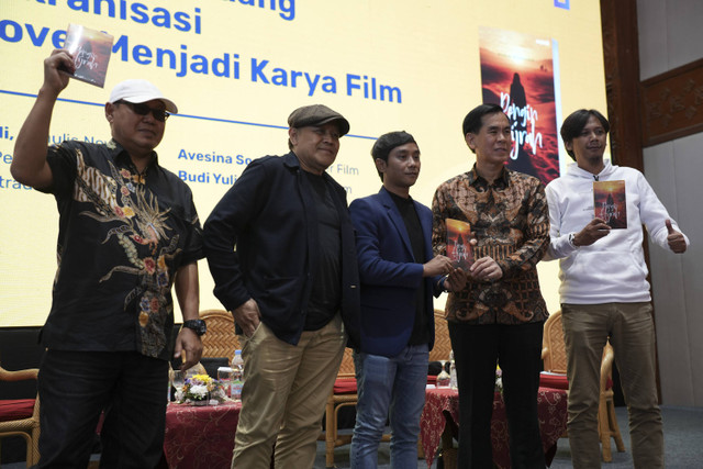 Sederet filmmaker dan penulis novel Pengin Hijrah dalam konferensi pers di Senayan, belum lama ini. Foto: Dok. Istimewa