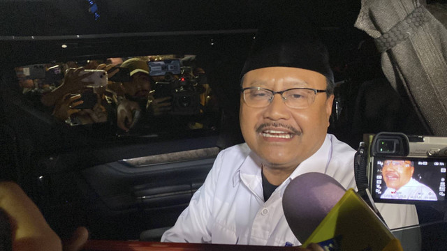 Menteri Sosial Gus Ipul usai pembekalan oleh presiden terpilih, Prabowo Subianto di Pendopo Garuda Yaksa, Hambalang, Rabu (16/10/2024). Foto: Abid Raihan/kumparan