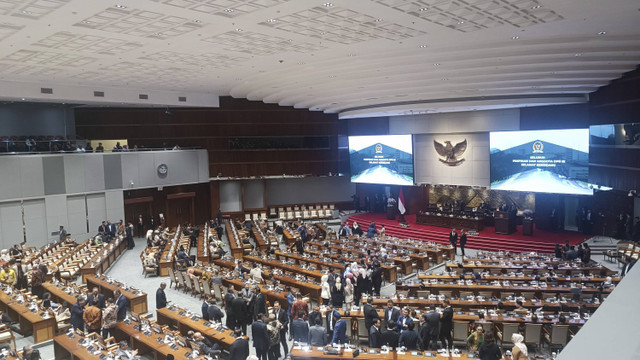 Suasana Sidang Paripurna Keempat DPR RI, Kamis (17/10/2024).  Foto: Thomas Bosco/kumparan