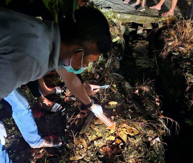 Polisi saat melakukan olah TKP. Foto: Dok. kendarinesia.