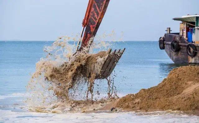 Ilustrasi: Kegiatan tambang pasir laut. (Foto: Shutterstock)