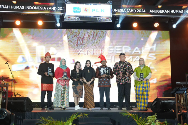 PLN Group meraih penghargaan di ajang The 6th Anugerah Humas Indonesia (AHI) 2024 di Yogyakarta, Jumat (11/10/2024). Foto: Dok. PLN