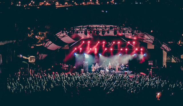 the papandayan jazz fest 2024. Foto hanyalah ilustrasi, bukan tempat yang sebenarnya. Sumber: Unsplash/Redd F