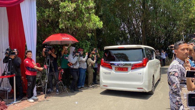 Prabowo meninggalkan Hambalang Foto: Abid Raihan/kumparan