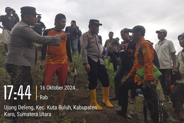 Polisi dan Tim SAR melakukan pencarian terhadap 3 anggota Basarnas Medan yang hilang di Kabupaten Karo, Sumut. Foto: Dok. Polres Tanah Karo