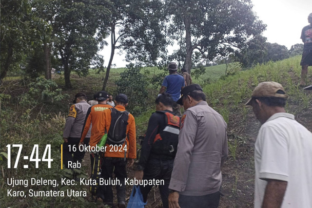 Polisi dan Tim SAR melakukan pencarian terhadap 3 anggota Basarnas Medan yang hilang di Kabupaten Karo, Sumut. Foto: Dok. Polres Tanah Karo