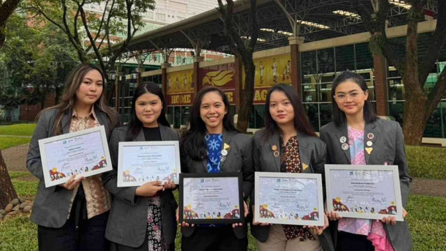 Lima mahasiswa Fakultas Hukum (FH) UPH angkatan 2021-2022 yang terdiri dari Elisabeth Ryanthie Maya Puteri, Naily Aridah, Margareta Theodora Simatupang, Ghaniya Raisa Watanata, dan Alexandrea Prabarini berhasil meraih Juara Favorit dalam Hukumonline Content Creation Competition 2024 yang diselenggarakan pada 30 Agustus 2024.