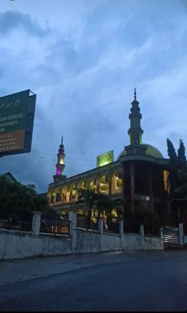 Milik nisa'u Hazimah (gambar masjid)