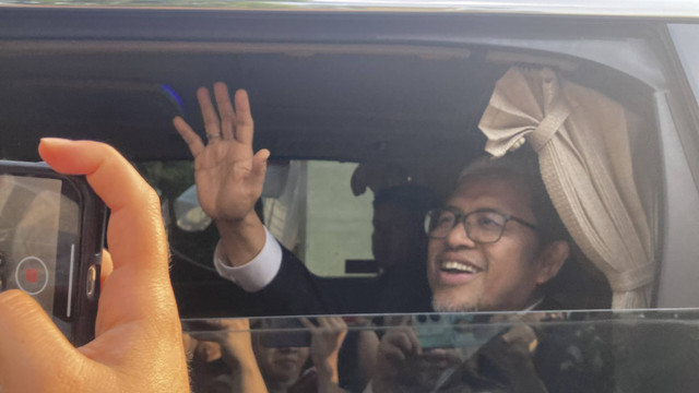 Plh. Presiden PKS Ahmad Heryawan usai bertemu Prabowo Subianto, di Kementerian Pertahanan, Jakarta Pusat, Kamis (17/10). Foto: Alya Zahra/kumparan 