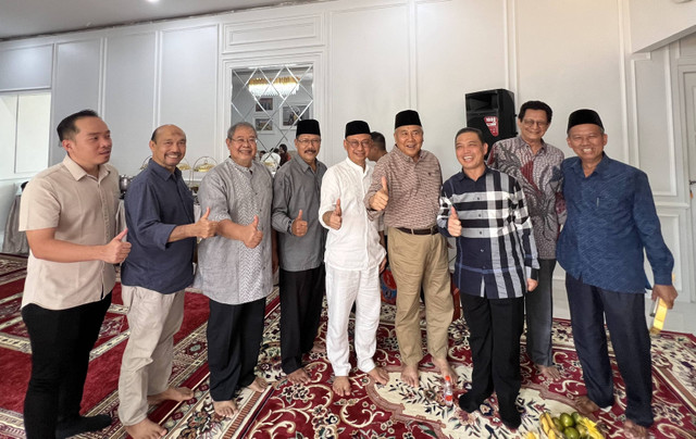 Cagub Kalbar, Ria Norsan, berfoto bersama dengan Edi Kamtono, calon Wali Kota Pontianak. Foto: Dok. Istimewa