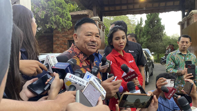 Otto Hasibuan usai pembekalan calon Wamen di Padepokan Garuda Yaksa, Hambalang, Bogor pada Kamis (17/10/2024). Foto: Abid Raihan/kumparan