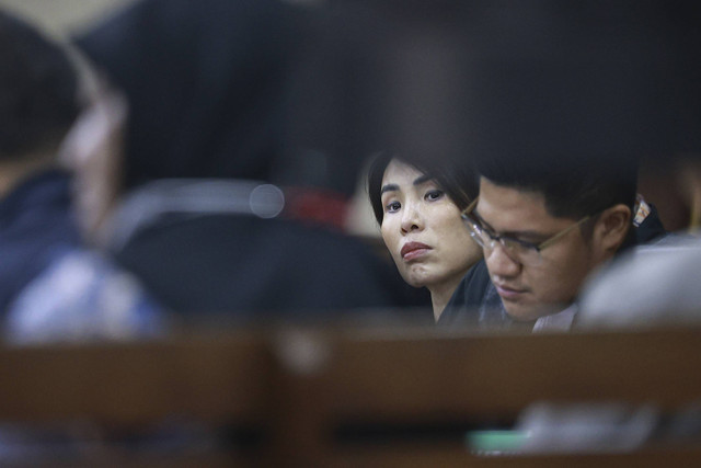 Terdakwa kasus dugaan korupsi tata niaga komoditas timah di wilayah Izin Usaha Pertambangan (IUP) PT Timah Tbk tahun 2015-2022 Helena Lim (tengah) menjalani sidang lanjutan di Pengadilan Tipikor, Jakarta, Kamis (17/10/2024). Foto: Dhemas Reviyanto/ANTARA FOTO