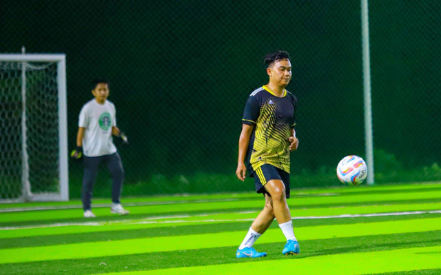 Olah raga mini soccer. Terapis Fisioterapi Pontianak berikan 5 bentuk pemanasan yang perlu dilakukan sebelum bermain mini soccer. Foto: Dok, Istimewa