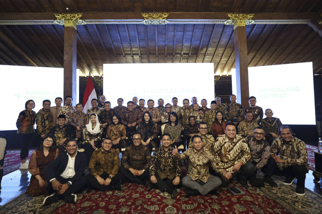 Para calon Wamen berfoto bersama usai pembekalan di Padepokan Garuda Yaksa, Hambalang, Bogor pada Kamis (17/10/2024). Foto: Abid Raihan/kumparan