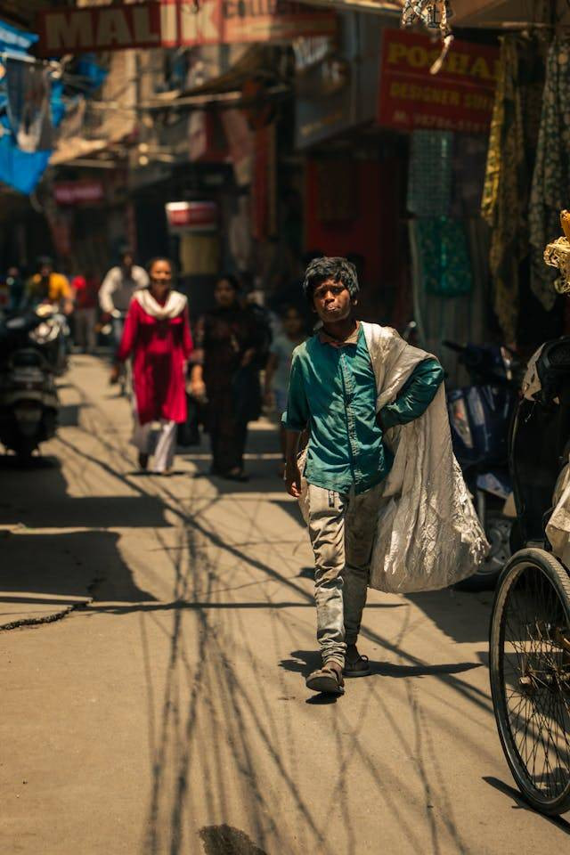 sumber foto:https://www.pexels.com/id-id/foto/jalan-pasar-yang-ramai-di-jalandhar-india-28926428/