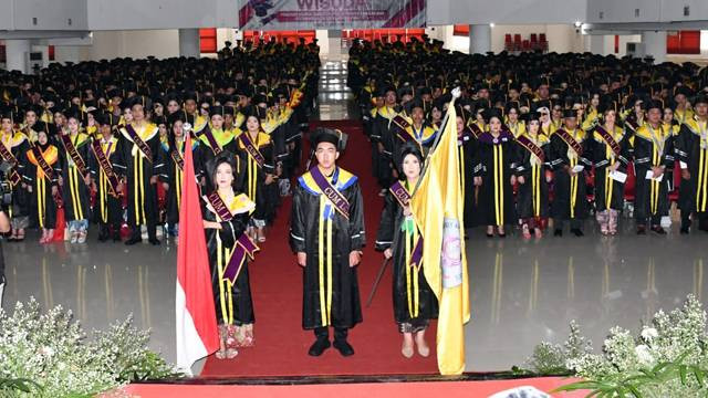 Wisuda Universitas Sam Ratulangi Manado. (foto: istimewa)