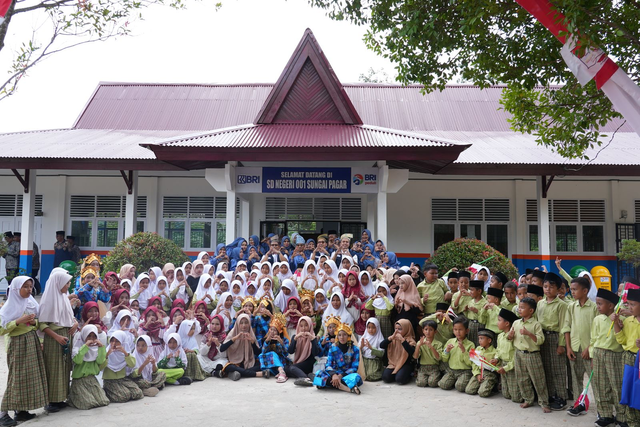 Program BRI Peduli Ini Sekolahku bantu renovasi SDN 001 Sungai Pagar di Kampar, Riau, Rabu (10/10/2024). Foto: Dok. BRI