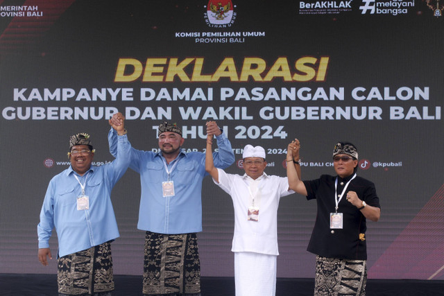 Deklarasi Kampanye Damai Pasangan Calon Gubernur dan Wakil Gubernur Bali Tahun 2024 di kantor KPU Bali, Denpasar, Bali, Senin (23/9/2024). Foto: Nyoman Hendra Wibowo/ANTARA FOTO