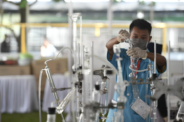 Universitas Padjadjaran (Unpad) bersama PT Pakar Biomedika Indonesia lewat program Teaching Factory berhasil mengembangkan mendeteksi penyakit infeksi bernama Nucleopad. Foto: Dok. Kemendikbudristek