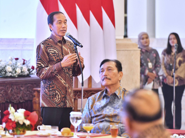 Presiden Jokowi mengundang anggota Kabinet Indonesia Maju dalam agenda makan siang di Istana Negara Jakarta, Jumat (18/10/2024). Foto: Vico/Biro Pers Sekretariat Presiden