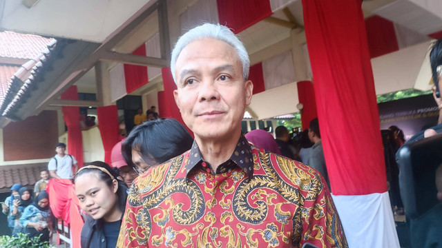 Ganjar Pranowo saat dijumpai usai sidang doktoral Hasto Kristiyanto di UI, Depok, Sabtu (18/10). Foto: Thomas Bosco/kumparan